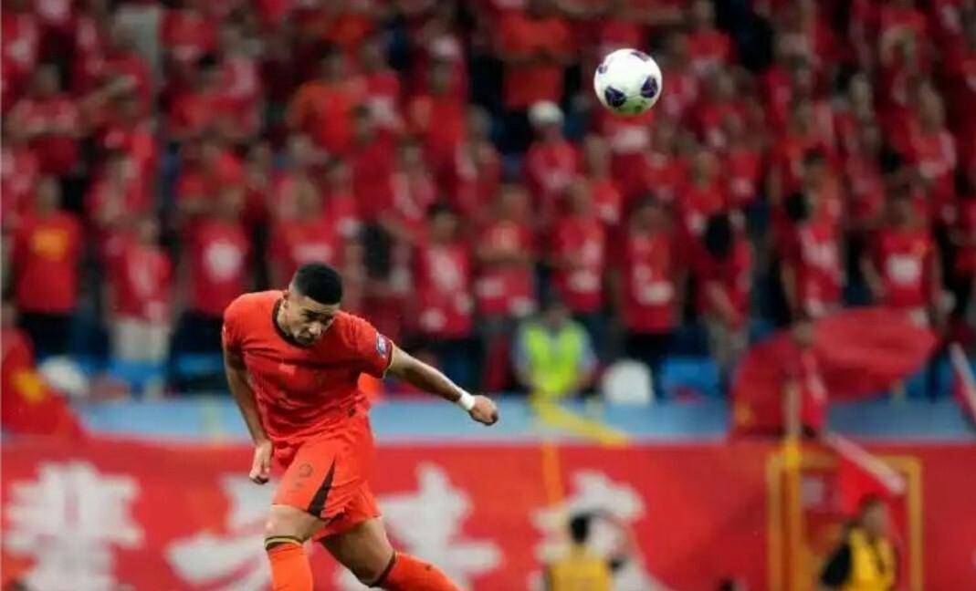 包含阿贾克斯迎足总杯关键赛，冲刺阶段调整名单，质疑声仍在，数据趋势出现新变化的词条